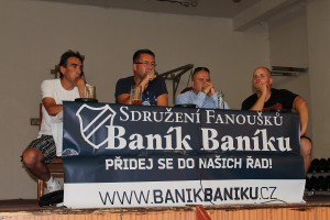 Beseda vedení FC Baník Ostrava s fanoušky Beseda vedení FC Baník Ostrava s fanoušky
